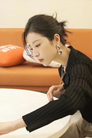 Autumn Knitted Polo Collar Sweater for Women - Black Long-Sleeved Top, Inspired by Zhou Yutong Style, 90s Fashion Vibes