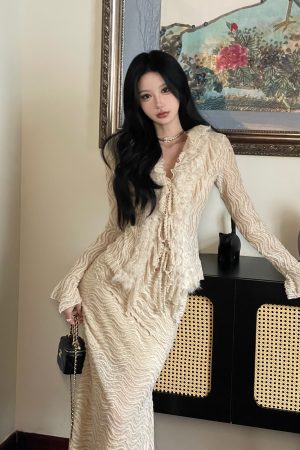 Autumn Lace Layered Waist-Defining Top with Textured Knitted Mermaid Skirt - Chic French Fur Style for Fall Fashion