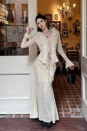 Autumn Lace Layered Waist-Defining Top with Textured Knitted Mermaid Skirt - Chic French Fur Style for Fall Fashion