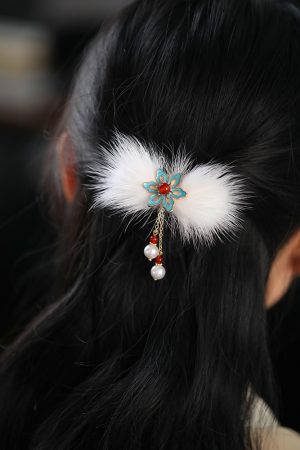 Autumn Winter Tassel Fur Hair Clip for Women - Ancient Style Hanfu Headpiece Side Clip in White
