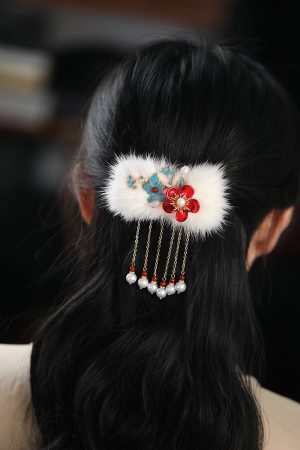 Autumn Winter Tassel Fur Hair Clip for Women - Ancient Style Hanfu Headpiece Side Clip in White