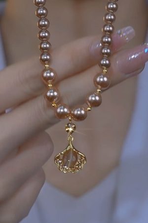 Autumn/Winter 2025 Ginkgo Leaf Pearl Necklace Light Luxury High-End Collarbone Chain Niche Design Jewelry for Elegant Style