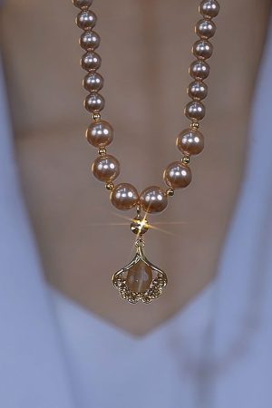 Autumn/Winter 2025 Ginkgo Leaf Pearl Necklace Light Luxury High-End Collarbone Chain Niche Design Jewelry for Elegant Style