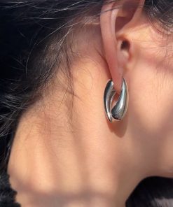 Avant-Garde Minimalist Water Drop Silver Needle Earrings - Trendy European and American Fashion Statement Jewelry