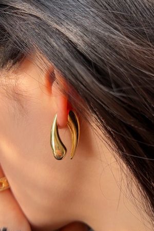 Avant-Garde Minimalist Water Drop Silver Needle Earrings - Trendy European and American Fashion Statement Jewelry