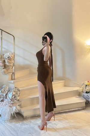 Backless Halter Neck Dress for Women, Elegant Waist-Cinching Slim Fit, Spicy Girl Style, High-End Quality, Vacation Long Dress