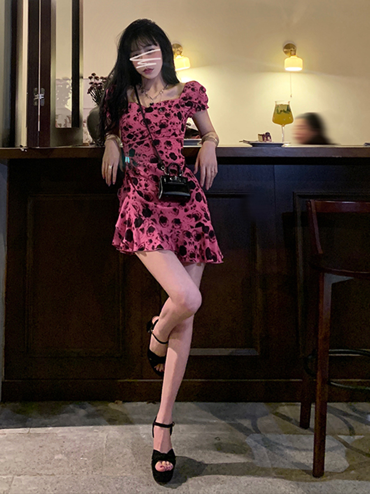 Backless Pink Floral Dress for Women - Vintage Sweet & Spicy Design, Waist-Cinching Short Skirt, Perfect for Summer 90s Style Backless Pink Floral Dress for Women - Vintage Sweet & Spicy Design, Waist-Cinching Short Skirt, Perfect for Summer 90s Style