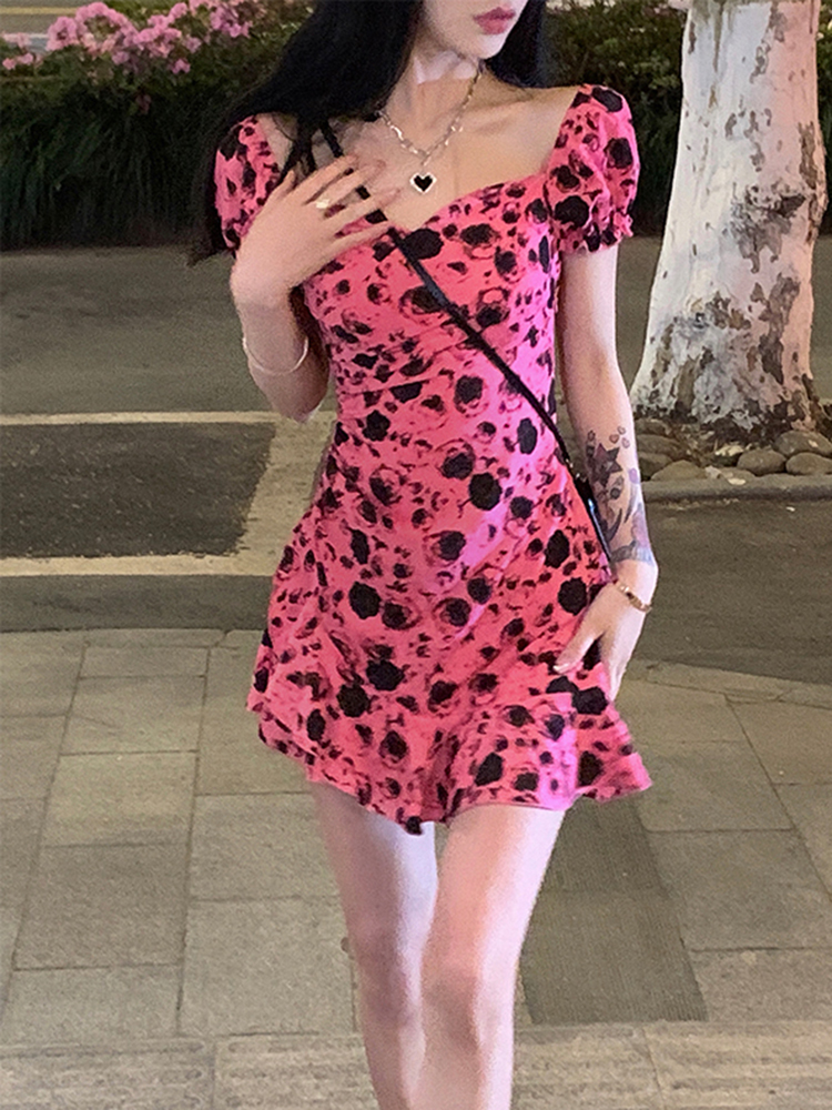 Backless Pink Floral Dress for Women - Vintage Sweet & Spicy Design, Waist-Cinching Short Skirt, Perfect for Summer 90s Style Backless Pink Floral Dress for Women - Vintage Sweet & Spicy Design, Waist-Cinching Short Skirt, Perfect for Summer 90s Style