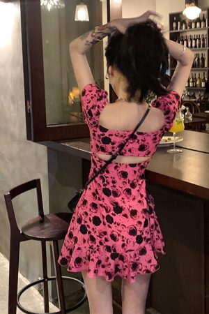 Backless Pink Floral Dress for Women - Vintage Sweet & Spicy Design, Waist-Cinching Short Skirt, Perfect for Summer 90s Style