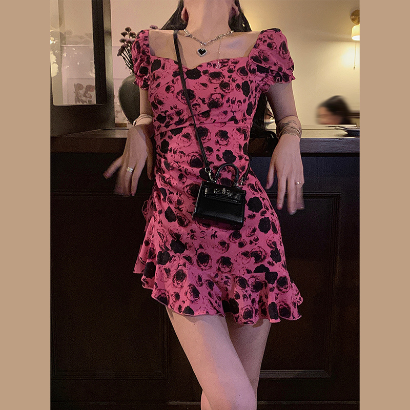 Backless Pink Floral Dress for Women - Vintage Sweet & Spicy Design, Waist-Cinching Short Skirt, Perfect for Summer 90s Style Backless Pink Floral Dress for Women - Vintage Sweet & Spicy Design, Waist-Cinching Short Skirt, Perfect for Summer 90s Style