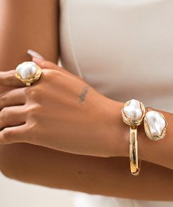 Baroque Pearl Necklace Set for Women - Minimalist Commuting Jewelry, European and American Style, Chic Temperament Accessory