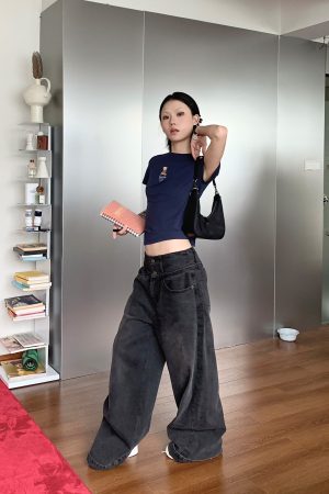 Bear Embroidery Slim Fit Short Sleeve T-Shirt for Women, Trendy Crop Top for Summer, Casual Korean Style