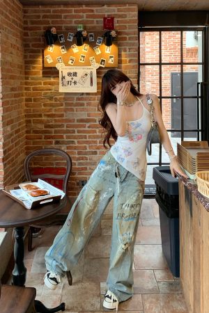 Beautiful Slimming White Tank Top for Women - Summer Floral Design, Perfect for 90s and Y2K Style