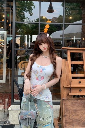 Beautiful Slimming White Tank Top for Women - Summer Floral Design, Perfect for 90s and Y2K Style