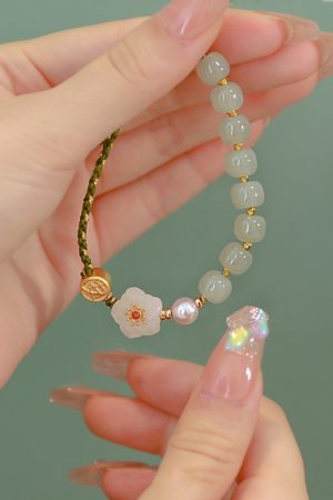 Begonia Flower Bracelet for Girls - Lightweight Luxury Design, Trendy 2025 High-End Wrist Strap, Exquisite Hand Accessory