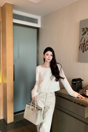 Beige Knitted Off-Shoulder Shirt for Women, Elegant Fitted Top, Spring 2025 Fashion, Casual Chic Style