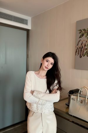 Beige Knitted Off-Shoulder Shirt for Women, Elegant Fitted Top, Spring 2025 Fashion, Casual Chic Style