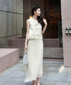 Beige Round Neck Sleeveless Wind Vest for Women, Fashionable Small Fragrance Top, Versatile Layering Piece, Y2K Style