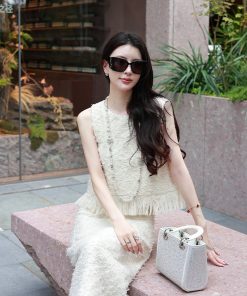 Beige Round Neck Sleeveless Wind Vest for Women, Fashionable Small Fragrance Top, Versatile Layering Piece, Y2K Style