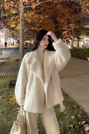 Beige Thickened Lapel Fur Coat for Women - Waist-Defining Design, Chic Winter Style, Perfect for Y2K and 90s Inspired Fashion