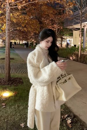 Beige Thickened Lapel Fur Coat for Women - Waist-Defining Design, Chic Winter Style, Perfect for Y2K and 90s Inspired Fashion