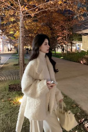 Beige Thickened Lapel Fur Coat for Women - Waist-Defining Design, Chic Winter Style, Perfect for Y2K and 90s Inspired Fashion