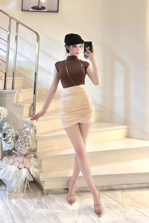 Big Sister Sleeveless Turtleneck Bodysuit - Versatile Basic Top for Women, Charming and Sexy Fashion Staple