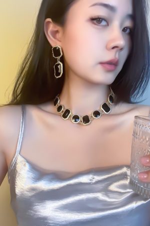 Black and Gold Two-Tone Crystal Inlaid Necklace, Collarbone Chain, European American Style, Gold-Plated Tassel, Statement Jewelry 2025
