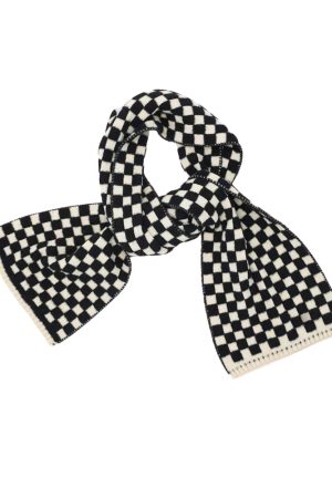 Black and White Checkered Korean-Style Short Scarf for Women, Knitted Warm Neck Warmer for Autumn and Winter, Cute Student Accessory