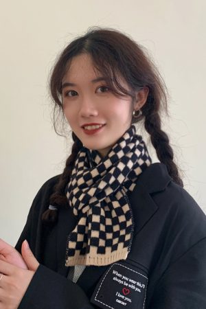 Black and White Checkered Korean-Style Short Scarf for Women, Knitted Warm Neck Warmer for Autumn and Winter, Cute Student Accessory