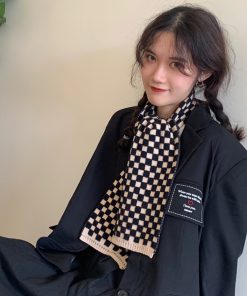 Black and White Checkered Korean-Style Short Scarf for Women, Knitted Warm Neck Warmer for Autumn and Winter, Cute Student Accessory