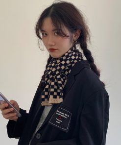 Black and White Checkered Korean-Style Short Scarf for Women, Knitted Warm Neck Warmer for Autumn and Winter, Cute Student Accessory