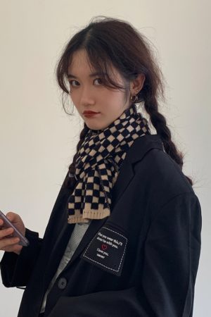 Black and White Checkered Korean-Style Short Scarf for Women, Knitted Warm Neck Warmer for Autumn and Winter, Cute Student Accessory
