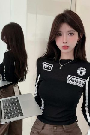Black and White Color Block Letter Print Long Sleeve T-Shirt for Women - Slim Fit Elegant Versatile Autumn Style