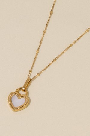 Black and White Double-Sided Shell Heart Pendant Necklace - French Style Light Luxury Clavicle Chain for Women