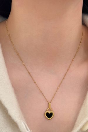 Black and White Double-Sided Shell Heart Pendant Necklace - French Style Light Luxury Clavicle Chain for Women