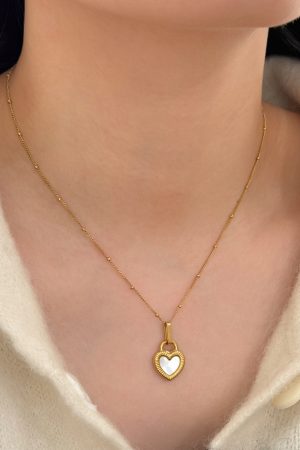 Black and White Double-Sided Shell Heart Pendant Necklace - French Style Light Luxury Clavicle Chain for Women