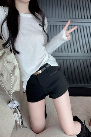 Black Bodycon High-Waisted Shorts for Women, Slimming Hot Pants with Belt, Early Autumn Style, Chic Fashion