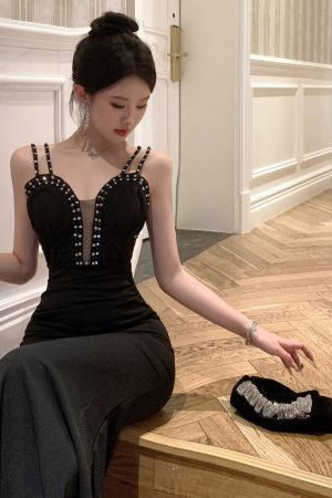 Black Evening Gown Long Dress Women's French Hepburn Style with Rhinestones Low-Cut Deep V-Neck Spaghetti Straps for Banquet Events