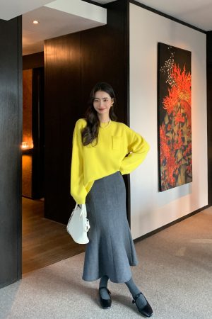 Black Fishtail Midi Skirt for Women - Elegant Bodycon Fit, Wool Blend, Perfect for Autumn and Winter Fashion