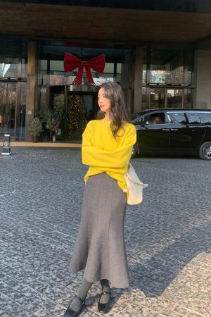 Black Fishtail Midi Skirt for Women - Elegant Bodycon Fit, Wool Blend, Perfect for Autumn and Winter Fashion