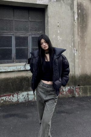 Black Heavy Duck Down Jacket with Stand Collar, Korean Style High-End Design, Armor-Inspired Bread Coat