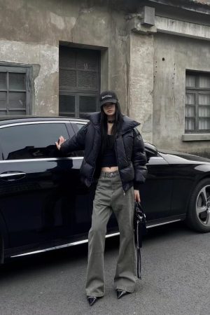 Black Heavy Duck Down Jacket with Stand Collar, Korean Style High-End Design, Armor-Inspired Bread Coat