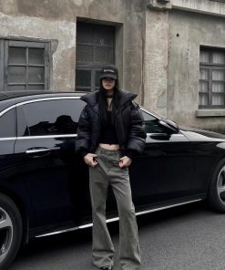 Black Heavy Duck Down Jacket with Stand Collar, Korean Style High-End Design, Armor-Inspired Bread Coat