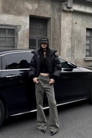 Black Heavy Duck Down Jacket with Stand Collar, Korean Style High-End Design, Armor-Inspired Bread Coat