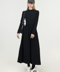 Black Hepburn-Style Knitted Dress for Women - Waist-Cinching, Slimming A-Line Dress for Autumn and Winter Fashion