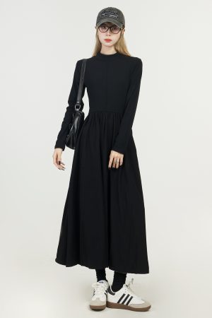 Black Hepburn-Style Knitted Dress for Women - Waist-Cinching, Slimming A-Line Dress for Autumn and Winter Fashion
