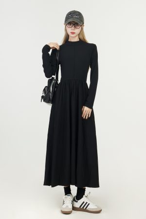 Black Hepburn-Style Knitted Dress for Women - Waist-Cinching, Slimming A-Line Dress for Autumn and Winter Fashion
