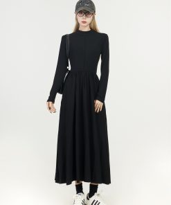 Black Hepburn-Style Knitted Dress for Women - Waist-Cinching, Slimming A-Line Dress for Autumn and Winter Fashion