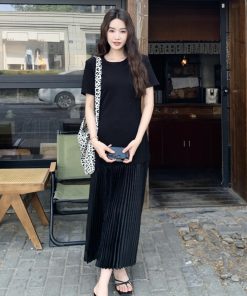 Black Hepburn-Style Pleated T-Shirt Dress for Women - 2025 Summer Slim Fit, Light and Elegant Temperament Fashion